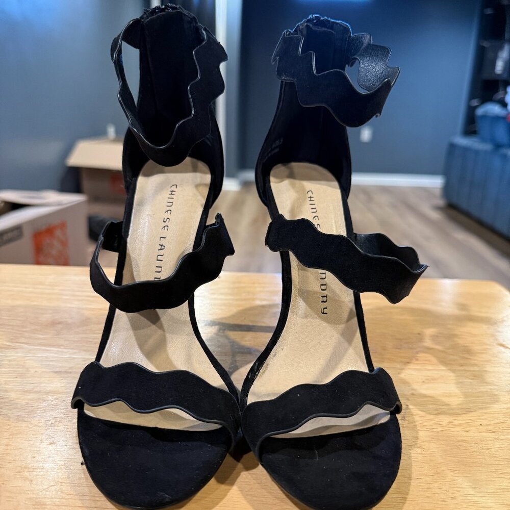 Chic Black Strappy Sandals – Size 6-1/2